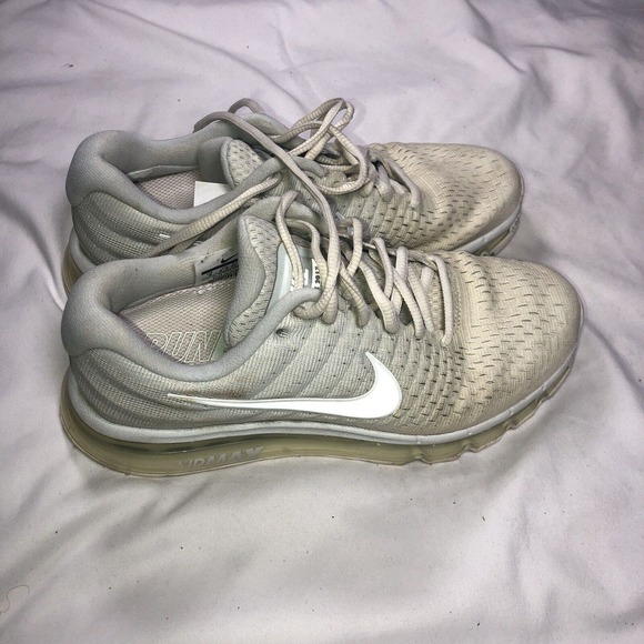 Nike Air Max 2017 Running Sneakers Platinum White Gray 849560-005 Women‎ Size 9 - Picture 2 of 9